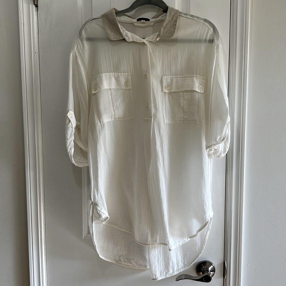 Vintage original Ann Taylor off white linen short sleeve blouse w front pockets